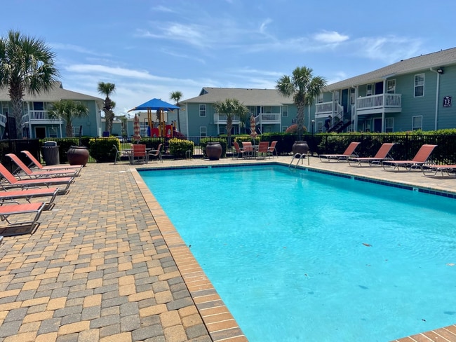 Photo - Palm Isle Apartments