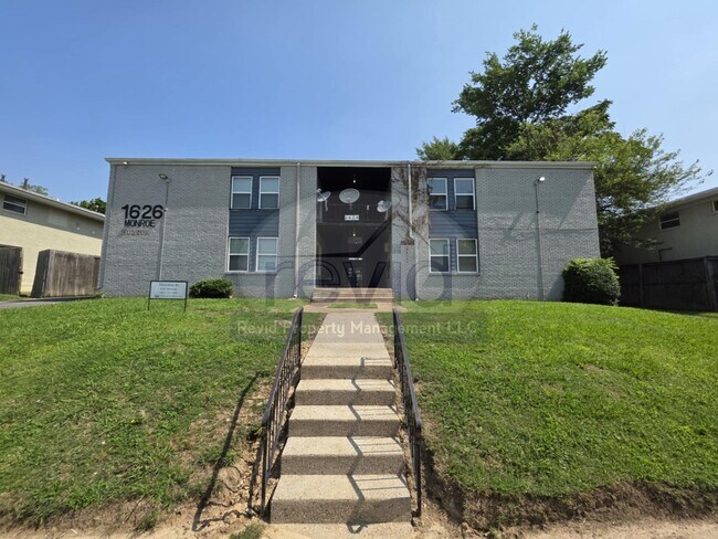 Building Photo - MUST SEE Midtown Apartment!  Newly Renovat... Unit 1626 # 8