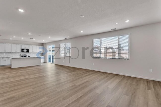 Photo - 1790 Haines Ave