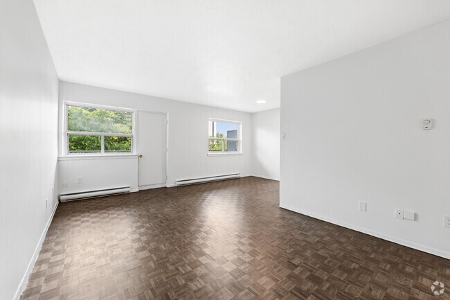 1BR, 1BA - 668SF - Living Room - 2360 Weston Road