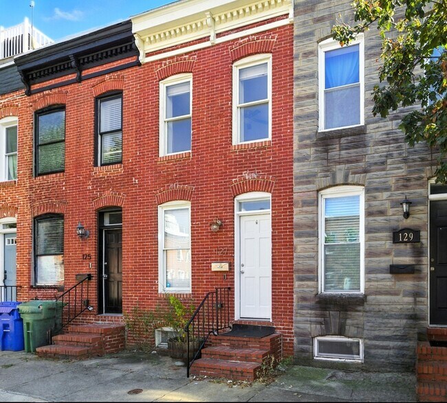 Building Photo - 127 W Randall St Rental