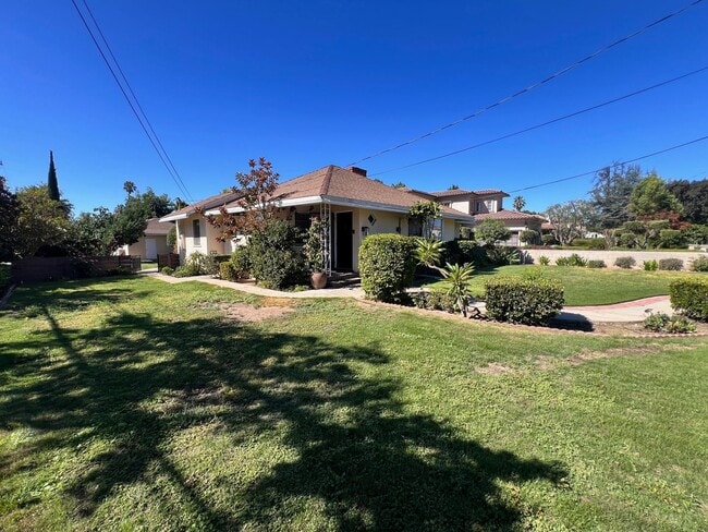 Building Photo - Newly Remodeled 4 Bedroom + Loft Home Avai...