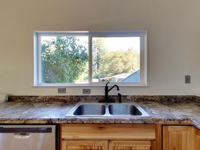 Photo - 945 Midpine Way