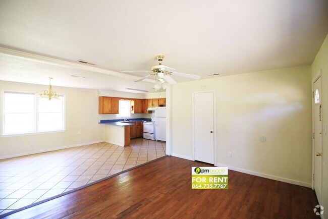 Building Photo - Cute 3/2 in Excellent Greenville Location Rental