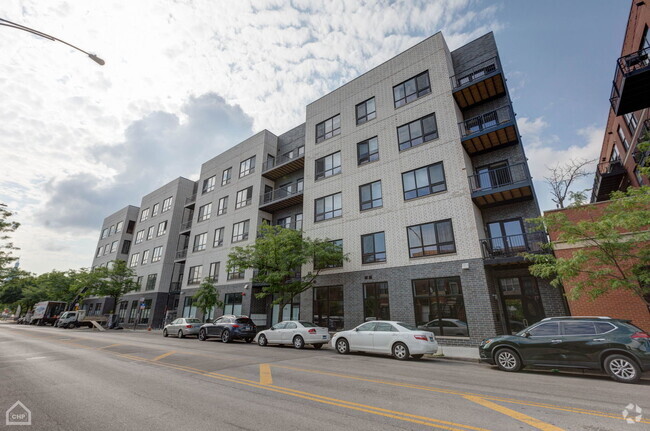 Building Photo - 2127 W Madison St Unit 403 Rental
