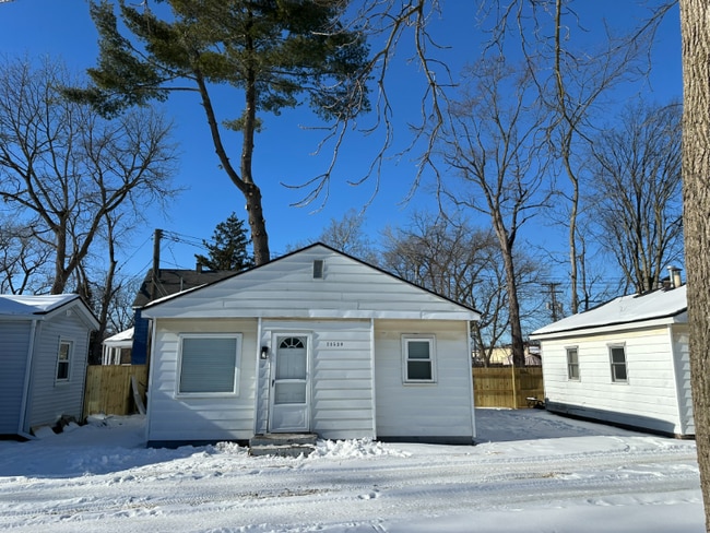 Photo - 28530 Grayling Ave