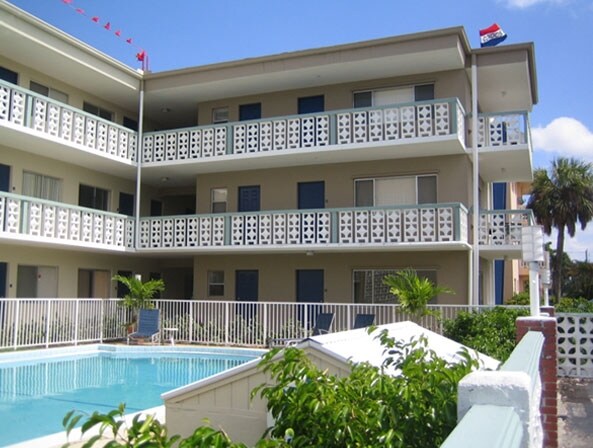 Photo - Brizza at Hollywood