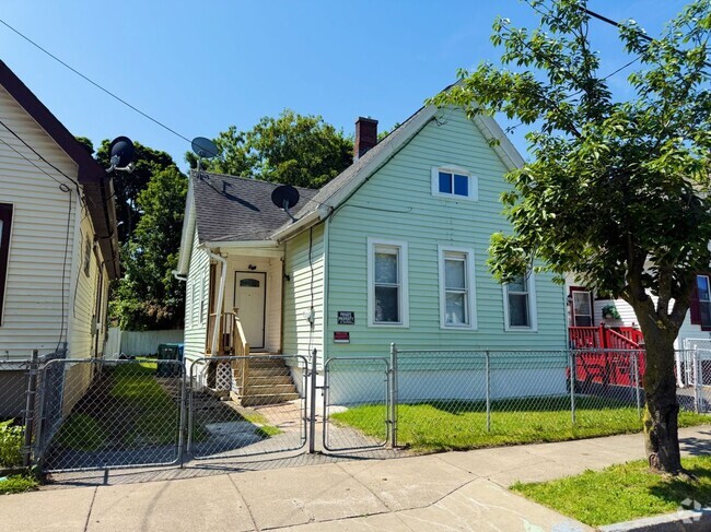 Building Photo - 45 Radio St Rental