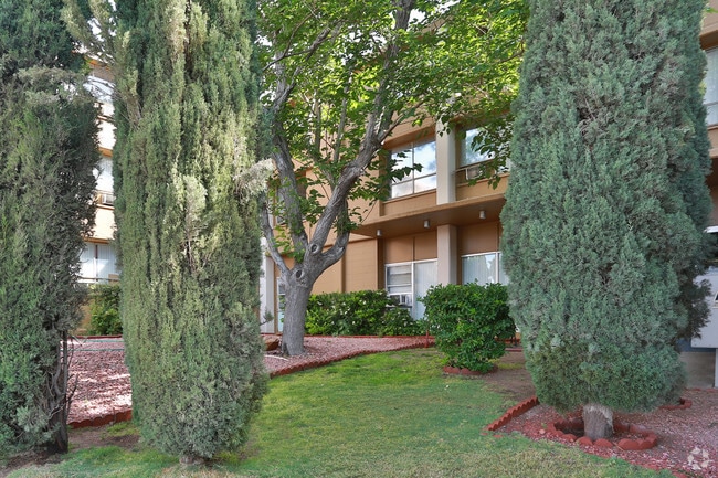 Outdoor Space - Highlander Apartments