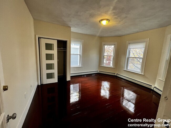 Building Photo - 19 Banks St Unit 2 Rental