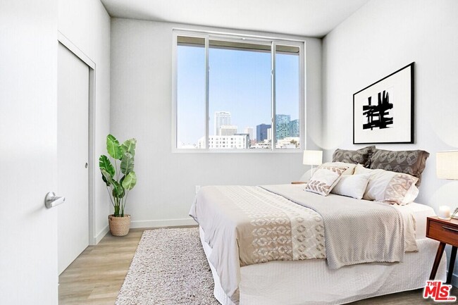 Photo - 2847 Leeward Ave Unit 305