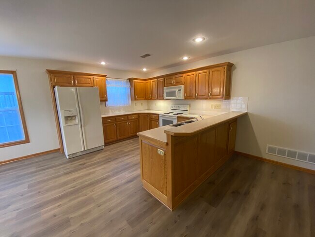 Kitchen - 3906 SW Chartwell Ct
