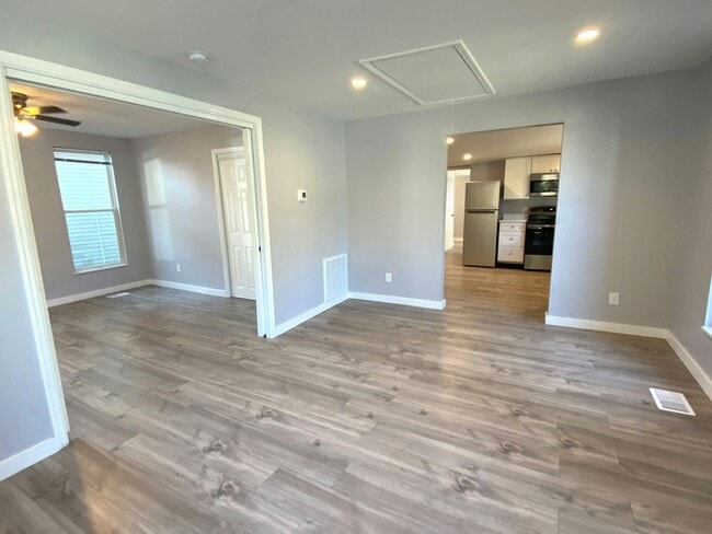 Photo - 103 W 54th St