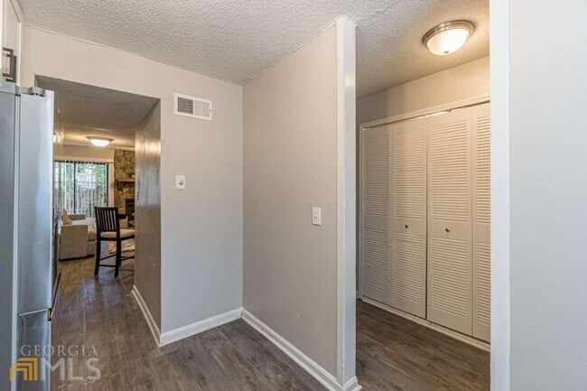 Photo - 3846 Moran Way