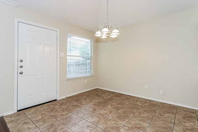 Photo - 948 Grand Central Pkwy