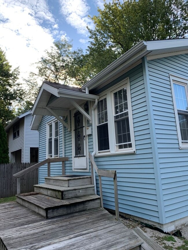 Photo - 2-bed home across from Glenn Park!