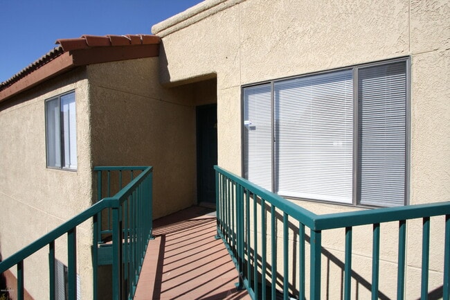 Building Photo - 3690 N Country Club Rd Unit 1038