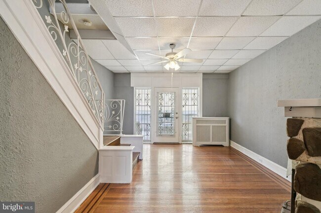 Building Photo - 6257 N 18th St Rental