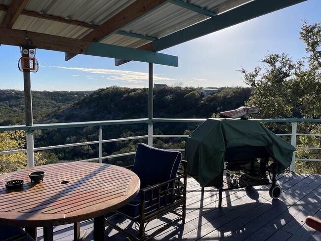 Building Photo - NEW ON MARKET // ALL BILLS PAID ! Rental