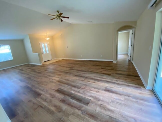 Photo - Beautiful 4/3/2 in desirable area! With Screened in porch