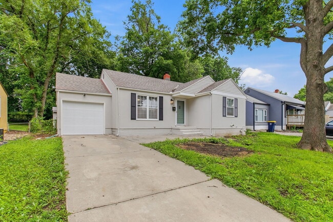 Frente - 7231 Forest Ave
