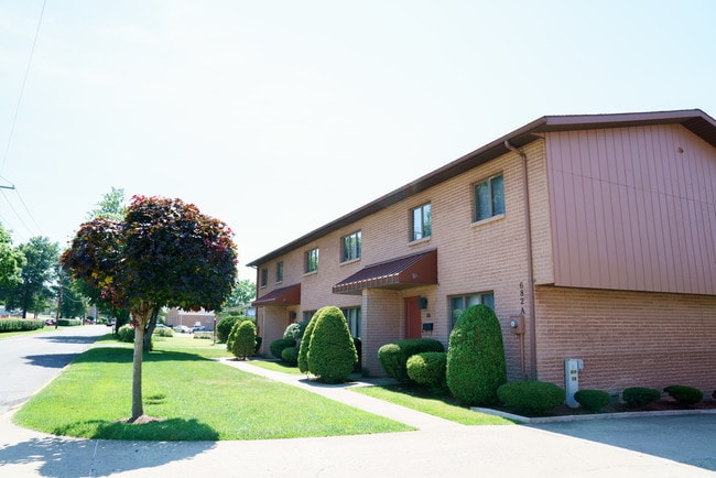 Perilli Apartments - Suncrest
