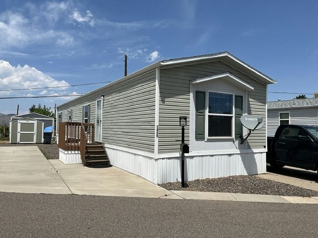 Building Photo - 1435 D St Rental
