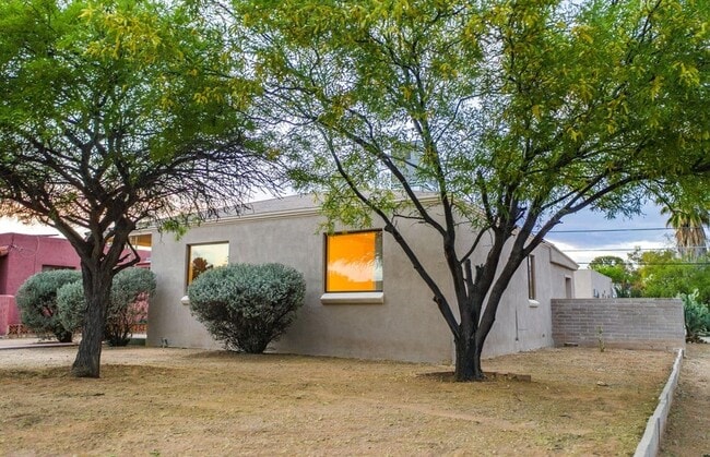 Photo - 2925 E Lester St