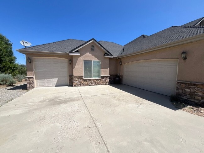 Photo - Beautiful 5 Bedroom 4 Bathroom House in Ga...