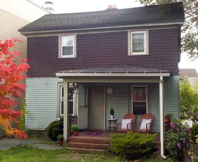 Building Photo - AVAILABLE 6/1/26 - House for Rent Near Sho... Unit Dell 120.5