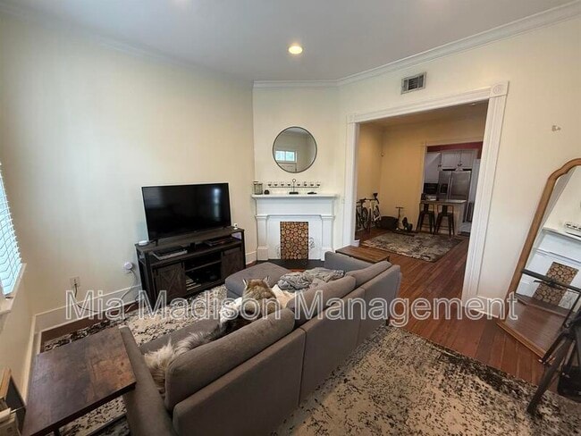 Photo - 304 E 33rd St