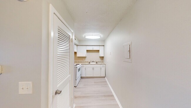 Photo - Spacious 1Bed/ 1Bath in Riverside ** Downstairs Unit & Water Included ** Unit 2883-3