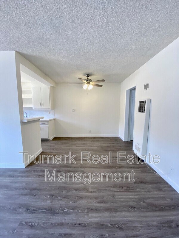 Photo - 585 E Washington Blvd
