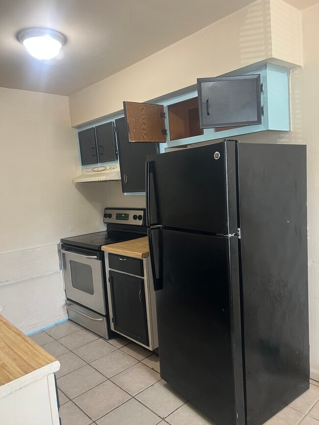 Photo - 222 W 34th St Unit Apartment B