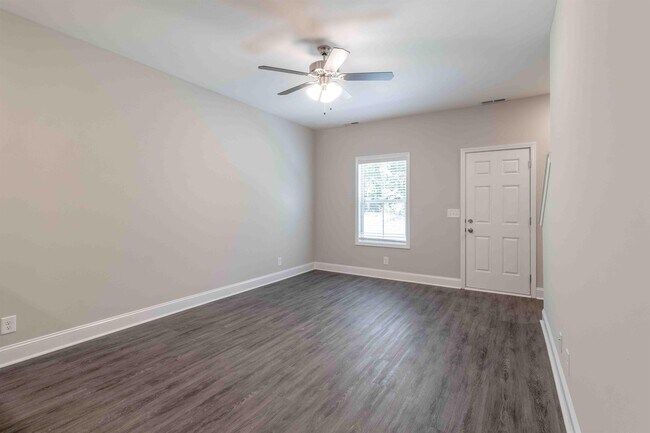 Photo - 279 Smithson Ln