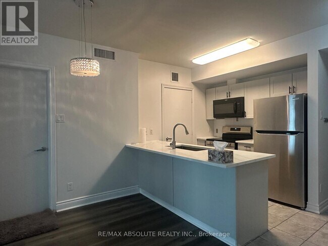 Photo - 234 Rideau St Unit 506