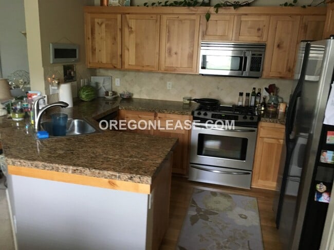 Photo - 3 bed 2.5 bath townhome in North Eugene Unit 2496 Belle Terra Dr