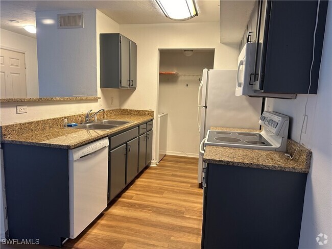 Building Photo - 12581 Equestrian Cir Unit 1013 Rental