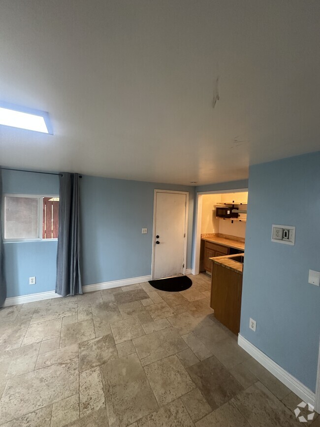 Building Photo - 1191 Birch Ave Unit Studio behind the gate Rental