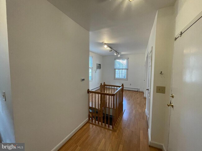 Photo - 1828 Riggs Pl NW Unidad 1