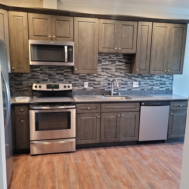 Building Photo - 812 15th St Unit A