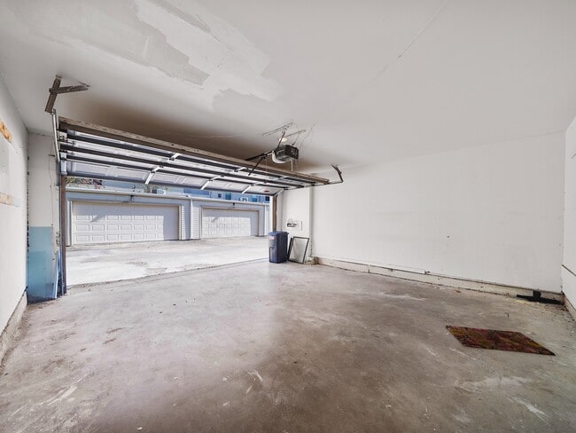 Building Photo - 2056 Augusta Dr Unit 2/15