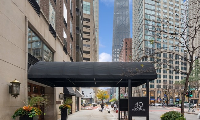 Photo - 40 E Delaware Pl