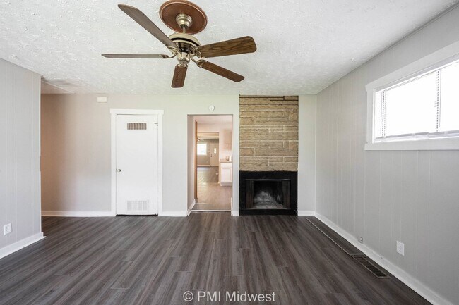 Photo - 3748 N Hawthorne Ln