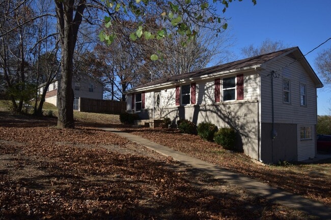 Photo - 4 Bedroom Home For Rent Over The River!