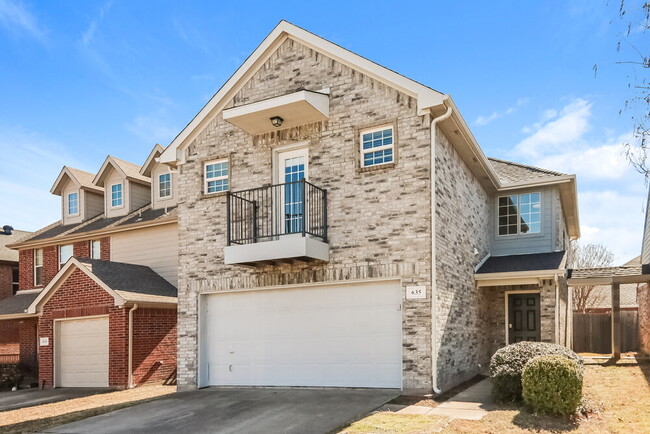 Photo - 635 Fleming St