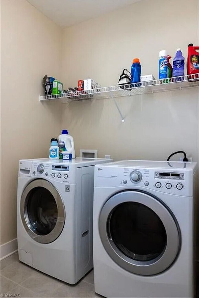 Photo - Beautiful 3Bed/2.5Bath Townhome located in...