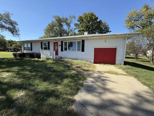 Photo - 6009 Old Collinsville Rd