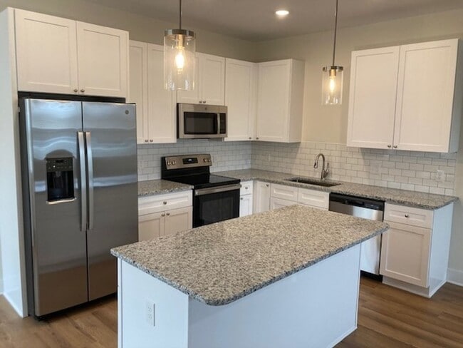 3 Bedroom 2 Bath New Construction - 3 Bedroom 2 Bath New Construction Apartment