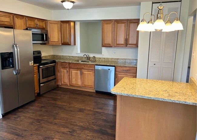 102 Caernarvon Ct